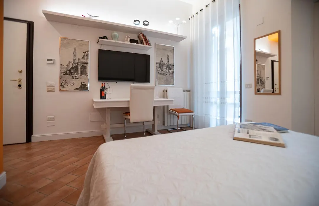 Indipendent Studio Apartment With Terrace - Parking-1