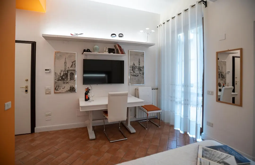 Indipendent Studio Apartment With Terrace - Parking-1